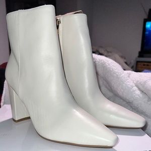 NIB Nine West Ivory Cushioned Dery 9x9 Almond Toe Block Heel Booties